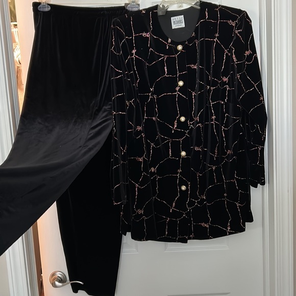 Velvet pantsuit, enhanced with glitter, and Gold size 16 women’s - Picture 3 of 8